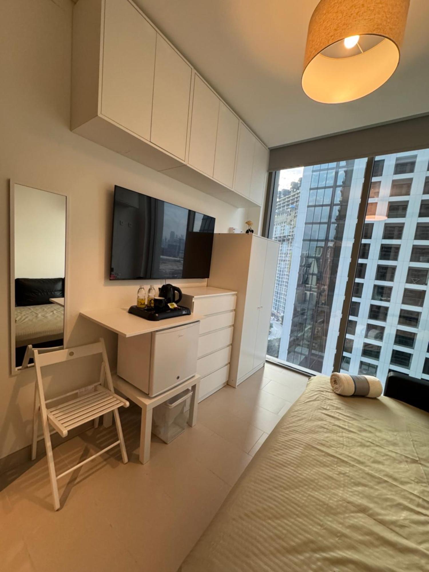 Homestay Private Room Of A Residential Tower For 1 Lady Pool & Downtown View & Parking Dubai
